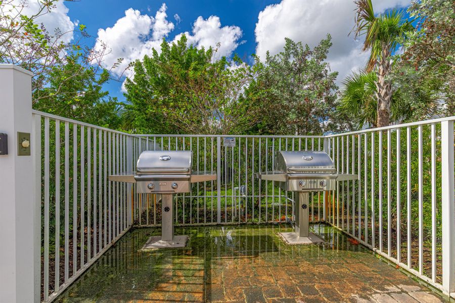 Exterior details and patio area of a home in Windsong Estates, Lake Worth (Image 28).