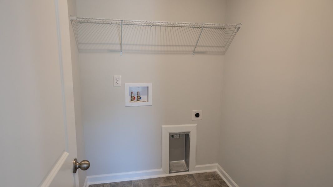 Spacious, unfurnished interior of a new home in Saddle Trace, Lewisburg (Image 24).
