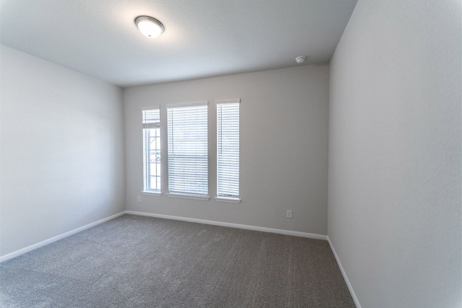 Spacious, unfurnished interior of a new home in Canterra Creek, Rosharon (Image 27).
