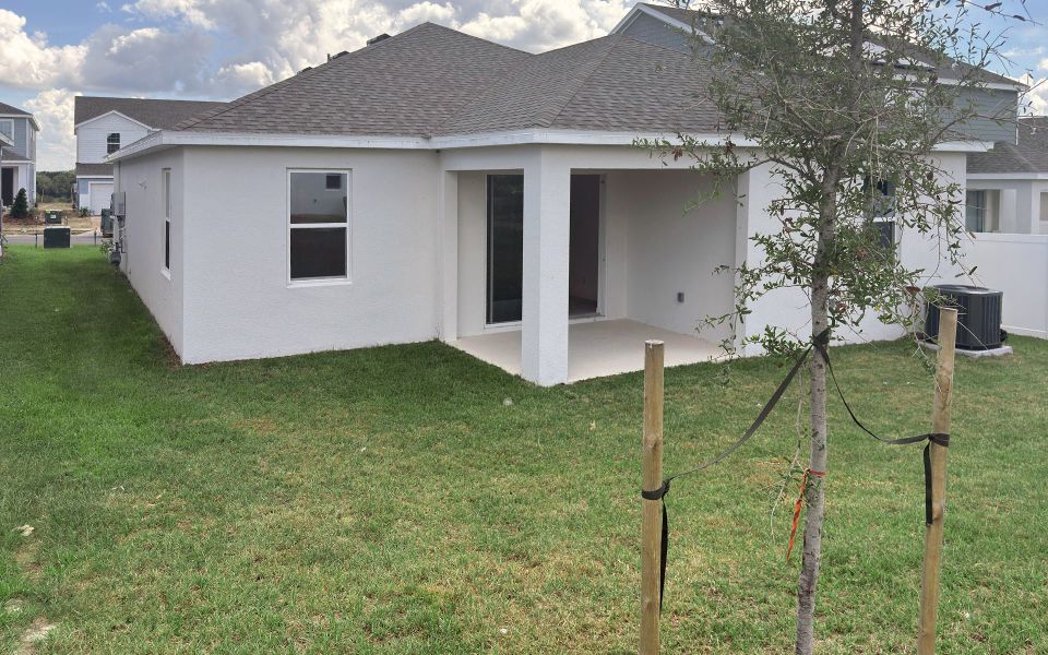 Exterior details and patio area of a home in Eagletail Landings, Howey-in-the-Hills (Image 3).