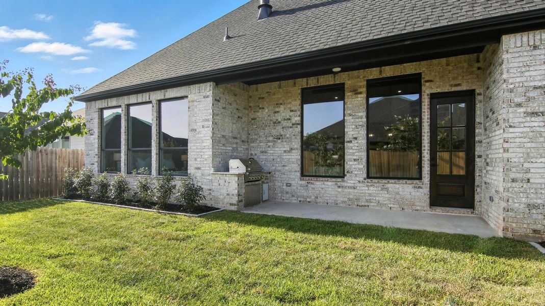 The fully fenced backyard offers privacy and comfort, creating a peaceful setting for morning coffee, evening gatherings, or simply unwinding after a long day. The fully fenced backyard offers privacy and comfort, creating a peaceful setting for morning coffee, evening gatherings, or simply unwinding after a long day.