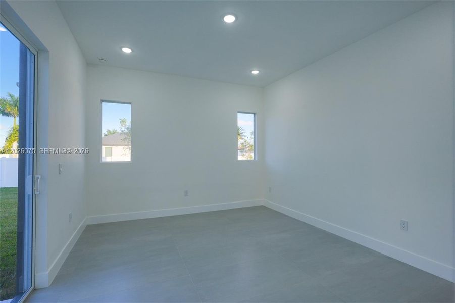 Spacious, unfurnished interior of a new home in , Cape Coral (Image 15).