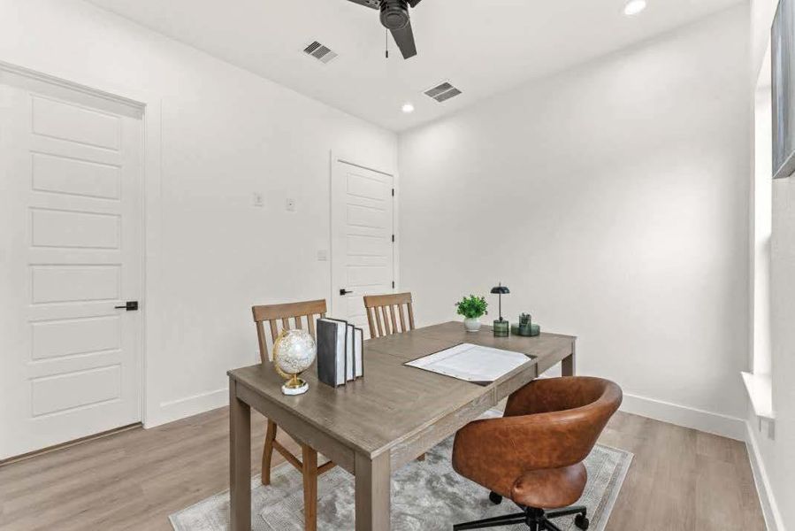Furnished interior view inside a new home in , Conroe (Image 10).