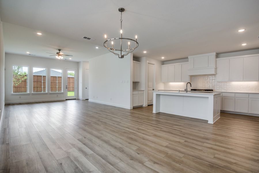 Spacious, unfurnished interior of a new home in Painted Tree - South, McKinney (Image 24).