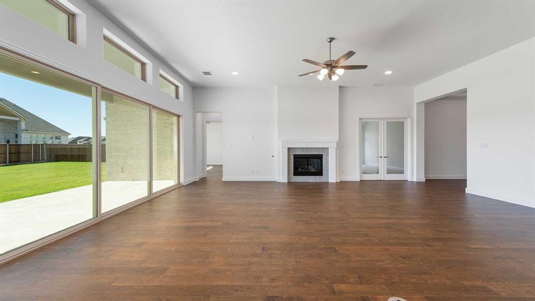Spacious, unfurnished interior of a new home in Somerset Park 80', Rockwall (Image 21).
