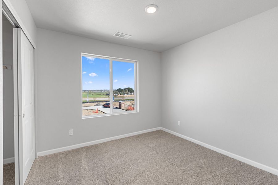Spacious, unfurnished interior of a new home in Spring Valley, Longmont (Image 27).