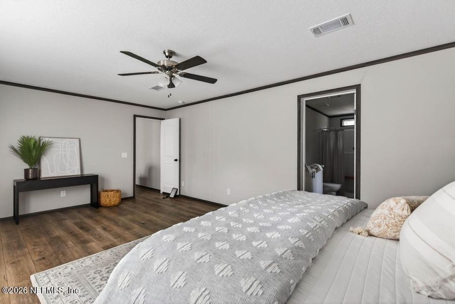 Furnished interior view inside a new home in , Middleburg (Image 35).