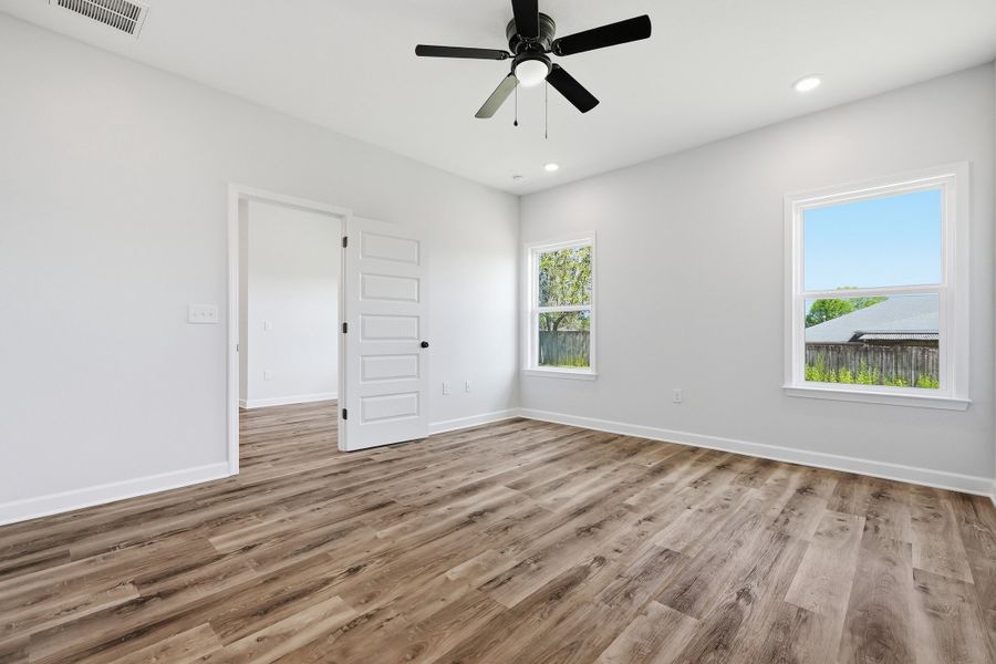 Spacious, unfurnished interior of a new home in Barton's Bend, Crestview (Image 43).