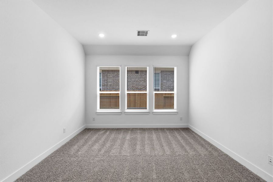 Spacious, unfurnished interior of a new home in Wood Leaf Reserve, Tomball (Image 16).