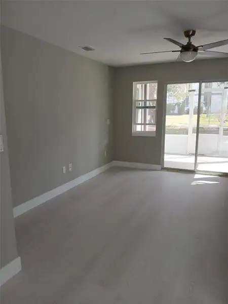 Spacious, unfurnished interior of a new home in , Gainesville (Image 14).