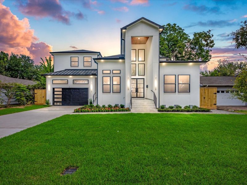 Situated in Bellaire’s prime location on a quiet, tree-lined, cul-de-sac, 811 Woodstock offers the perfect blend of modern luxury and city accessibility. Welcome to your new home!!!