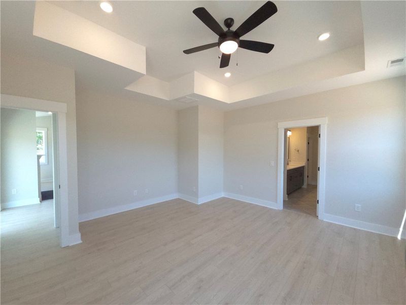 Spacious, unfurnished interior of a new home in Saratoga Oaks, Williamston (Image 15).