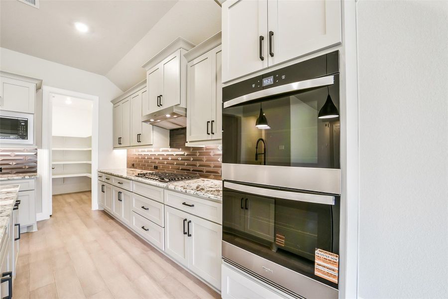 Furnished interior view inside a new home in Evergreen 60', Conroe (Image 13).