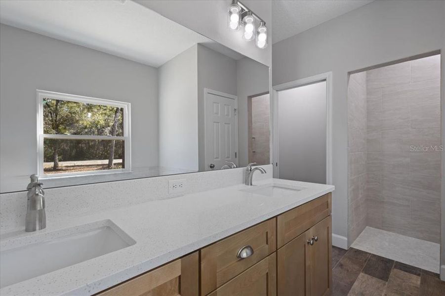 Furnished interior view inside a new home in , Chiefland (Image 17).