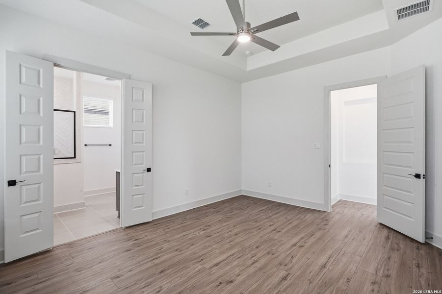 Spacious, unfurnished interior of a new home in Buffalo Crossing, Cibolo (Image 31).