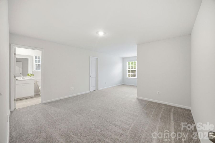 Upstairs Bedroom with Ensuite Full Bathroom