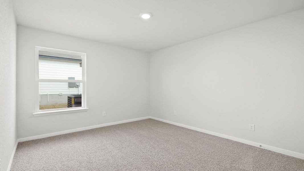 Spacious, unfurnished interior of a new home in Hunters Ranch, San Antonio (Image 14).