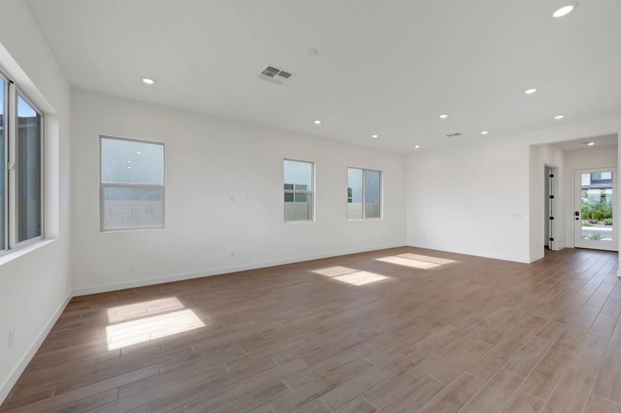 Spacious, unfurnished interior of a new home in Soleo, San Tan Valley (Image 22).