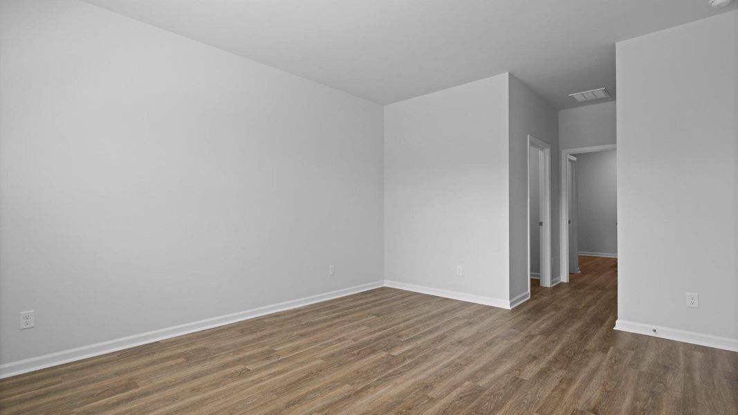 Spacious, unfurnished interior of a new home in Hillcrest, Ravenel (Image 17).