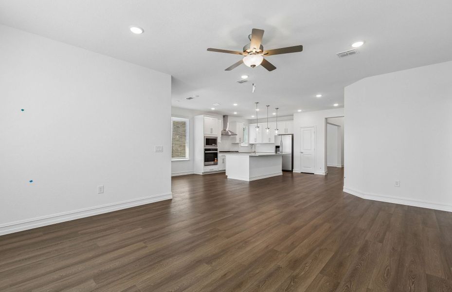 Representative unfurnished interior of a home built from the Harvard by Pulte Homes in Ribbonwood, Aubrey (Image 30).