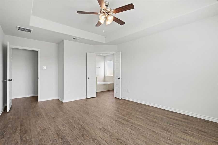 Spacious, unfurnished interior of a new home in Rocky Creek Crossing, Fort Worth (Image 8). Spacious, unfurnished interior of a new home in Rocky Creek Crossing, Fort Worth (Image 8).