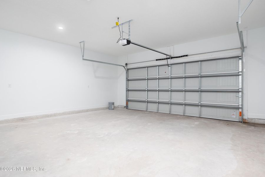 Spacious, unfurnished interior of a new home in , Palatka (Image 26).