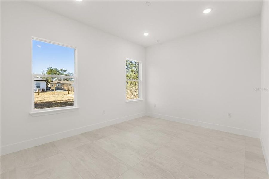 Spacious, unfurnished interior of a new home in , Ocala (Image 17).