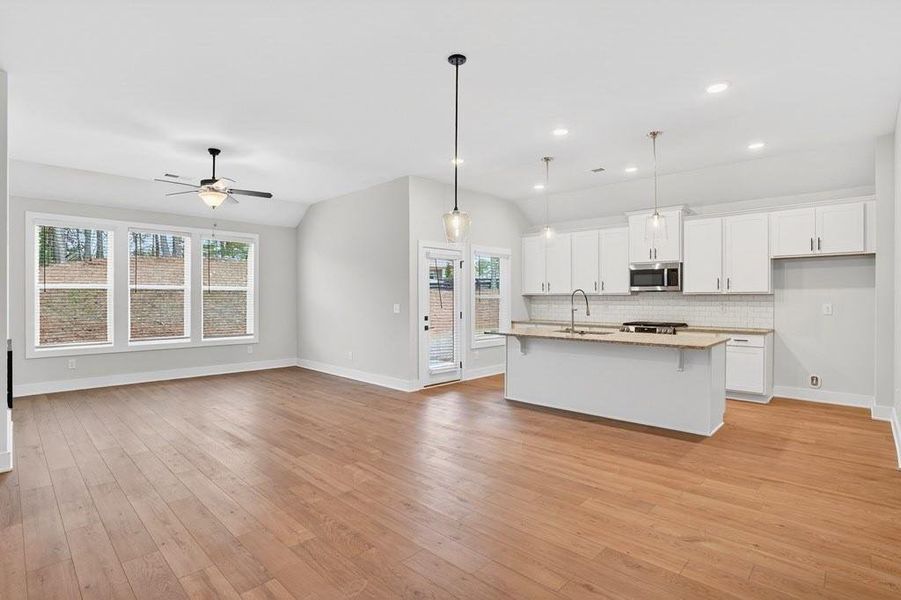 Spacious, unfurnished interior of a new home in The Fairways at Mirror Lake, Villa Rica (Image 36).