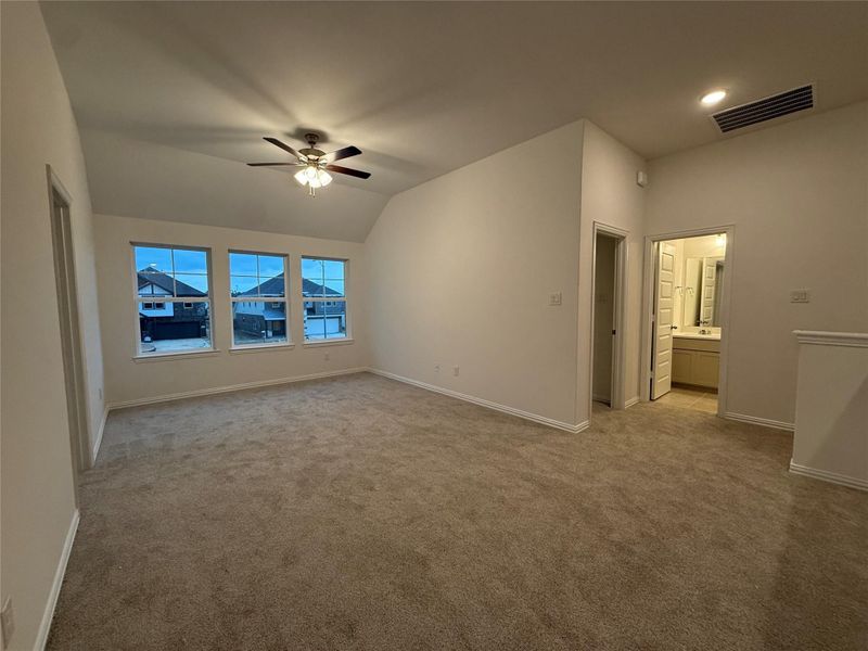 Spacious, unfurnished interior of a new home in Ellis Cove, Seabrook (Image 21).