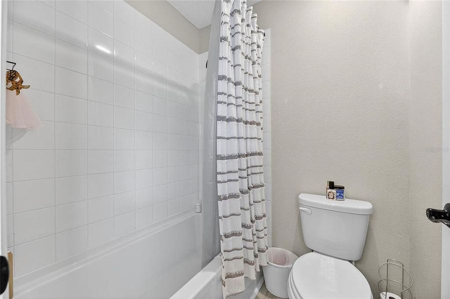 Furnished interior view inside a new home in , Apollo Beach (Image 52).