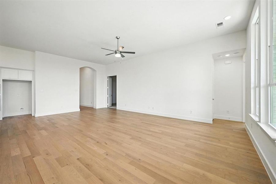 Spacious, unfurnished interior of a new home in Thompson Farms: 60ft. lots, Van Alstyne (Image 22). Spacious, unfurnished interior of a new home in Thompson Farms: 60ft. lots, Van Alstyne (Image 22).