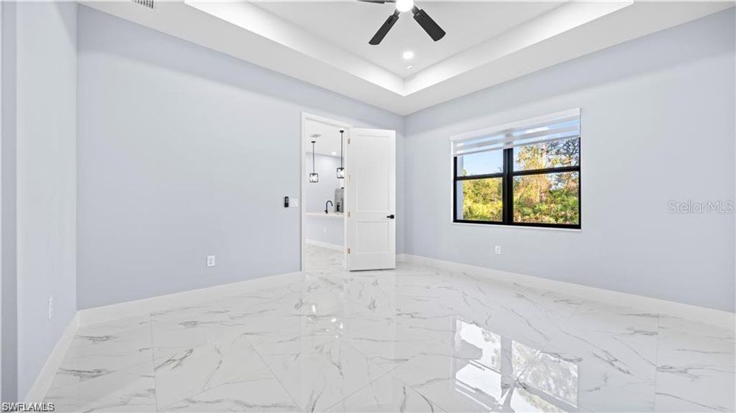 Spacious, unfurnished interior of a new home in , Lehigh Acres (Image 23).