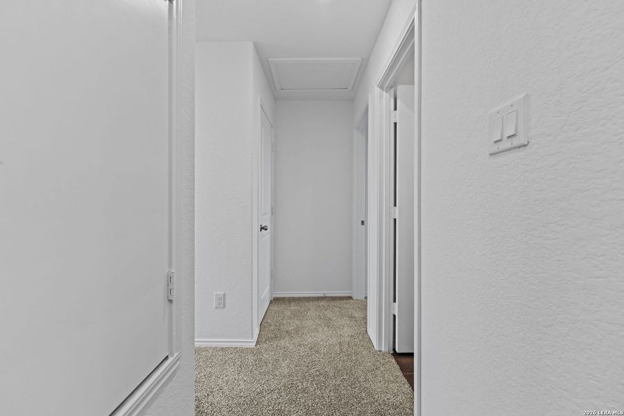 Spacious, unfurnished interior of a new home in Sonora, San Antonio (Image 14).