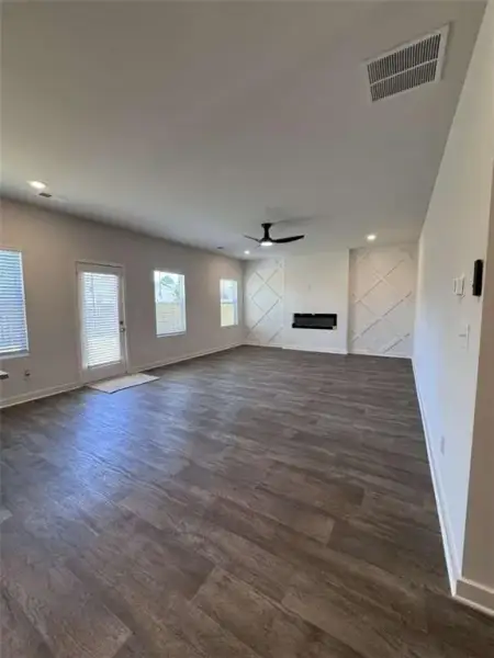 Spacious, unfurnished interior of a new home in Creekbend Overlook, Fairburn (Image 11). Spacious, unfurnished interior of a new home in Creekbend Overlook, Fairburn (Image 11).
