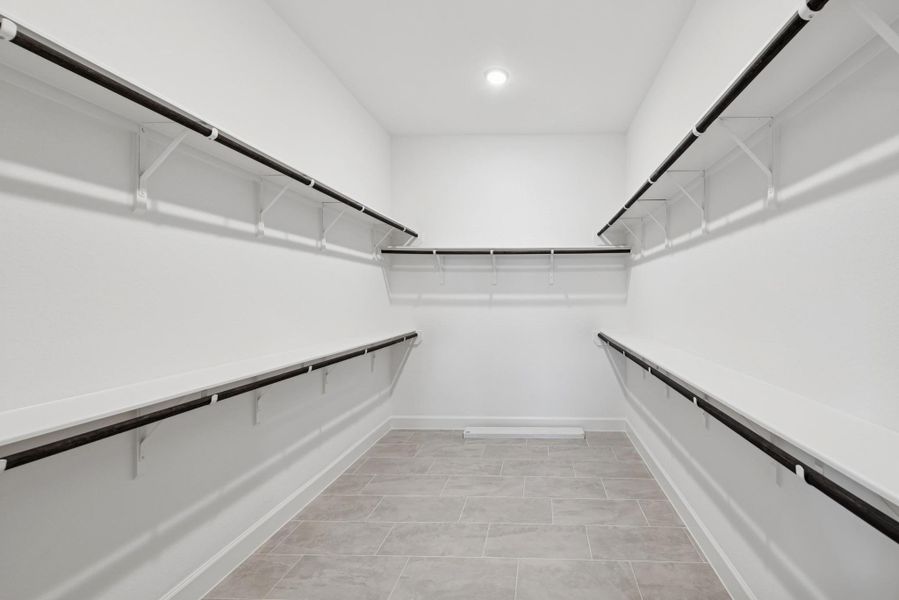 EXAMPLE PHOTO: Big walk-in master