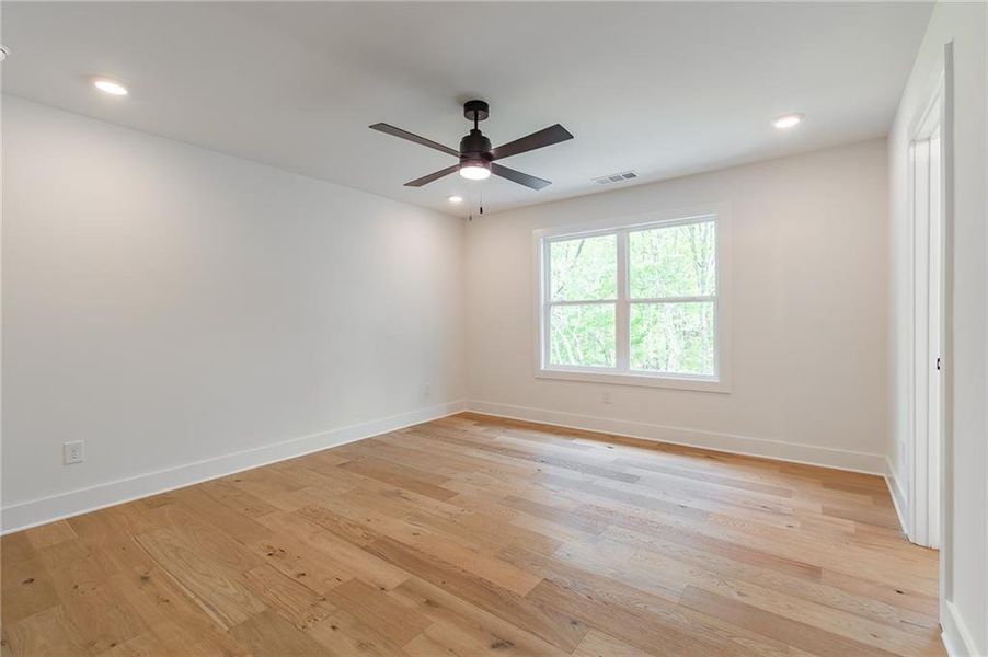 Spacious, unfurnished interior of a new home in , Gainesville (Image 16).