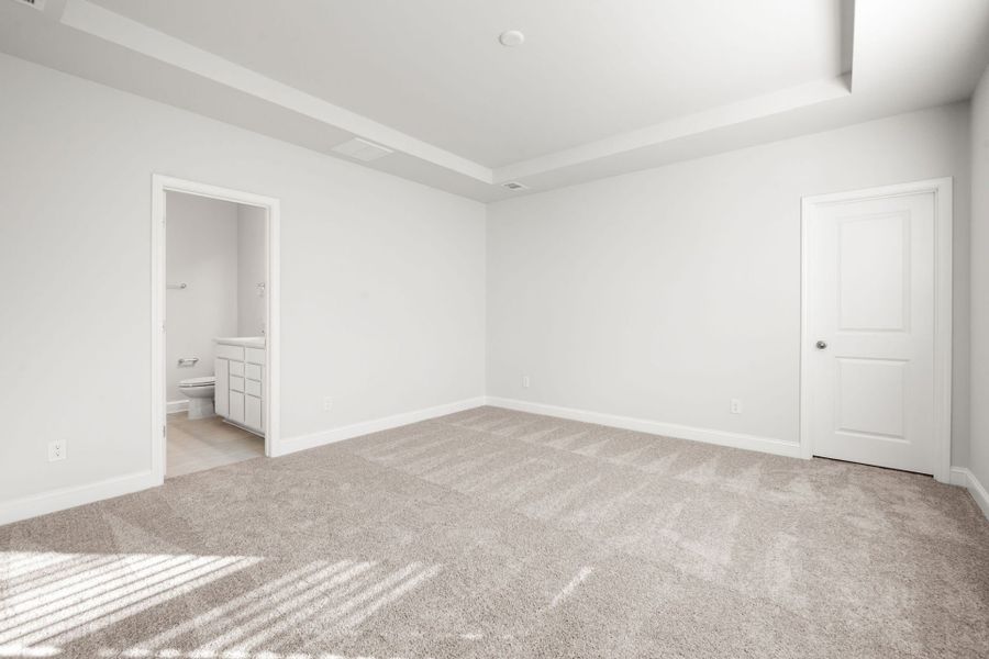 Spacious, unfurnished interior of a new home in Waterways, Richmond Hill (Image 13).