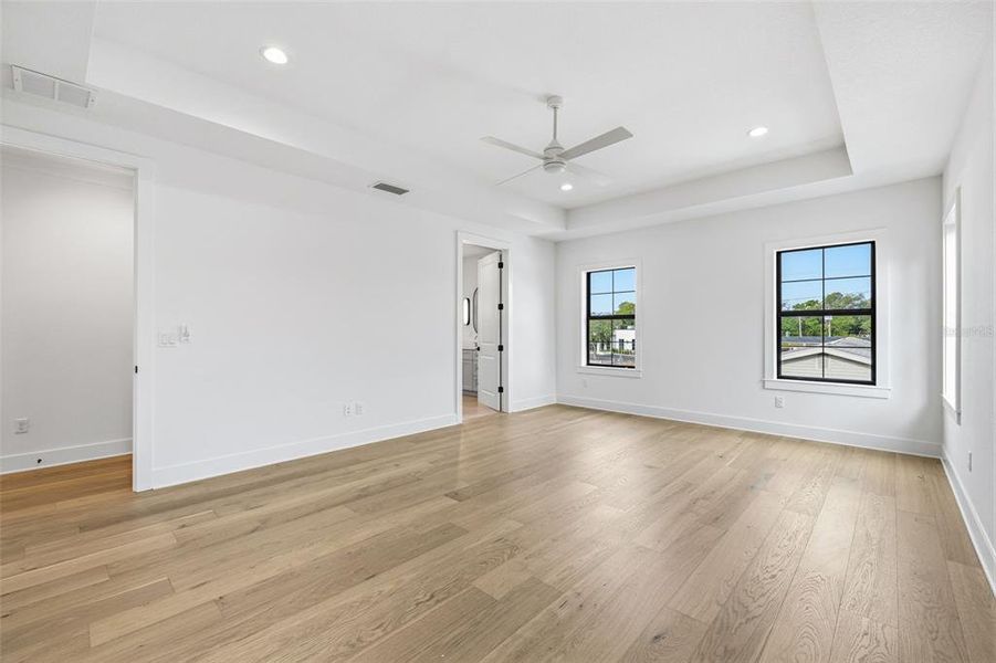 Spacious, unfurnished interior of a new home in , Tampa (Image 27).