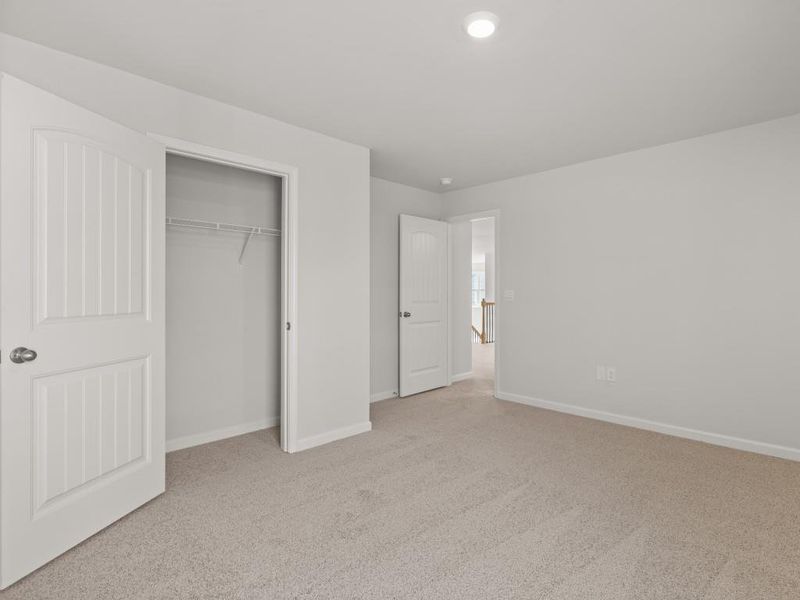 Spacious, unfurnished interior of a new home in Haven Abbey, Cumming (Image 27).