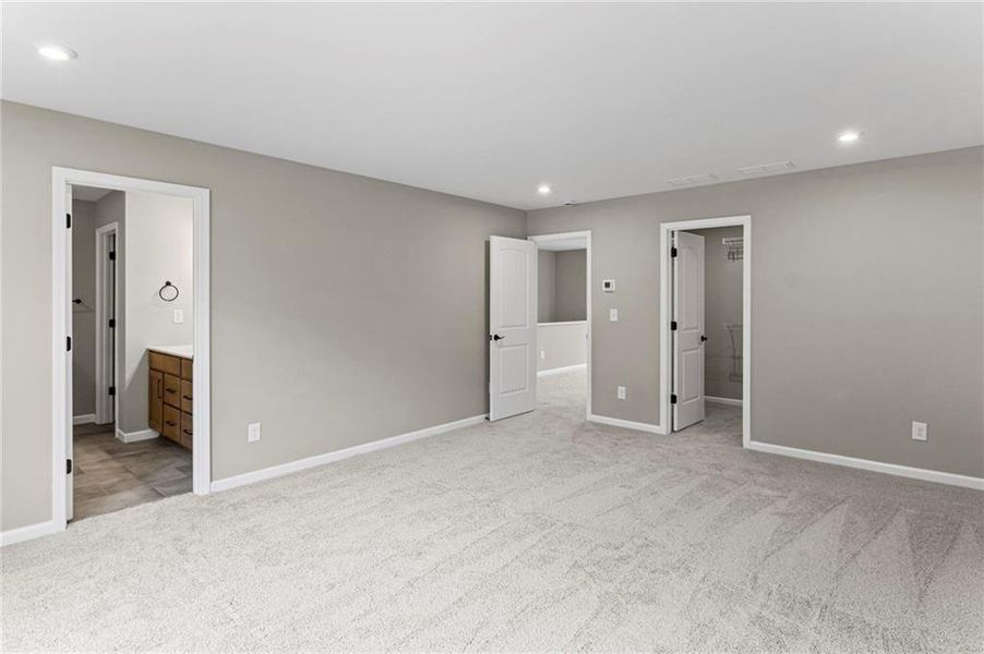 Spacious, unfurnished interior of a new home in Sage Woods, Dallas (Image 35).