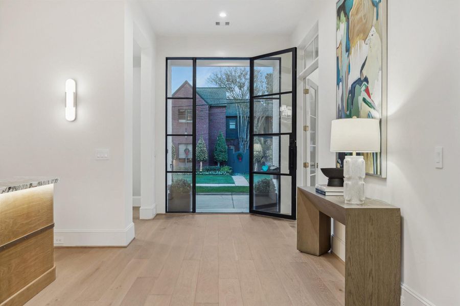 Every element at Carnegie has been designed to inspire — from the custom glass and steel doors and to the apparatus lighting. European wide-plank white oak floors set the tone for the artful elegance that unfolds throughout. Every element at Carnegie has been designed to inspire — from the custom glass and steel doors and to the apparatus lighting. European wide-plank white oak floors set the tone for the artful elegance that unfolds throughout.