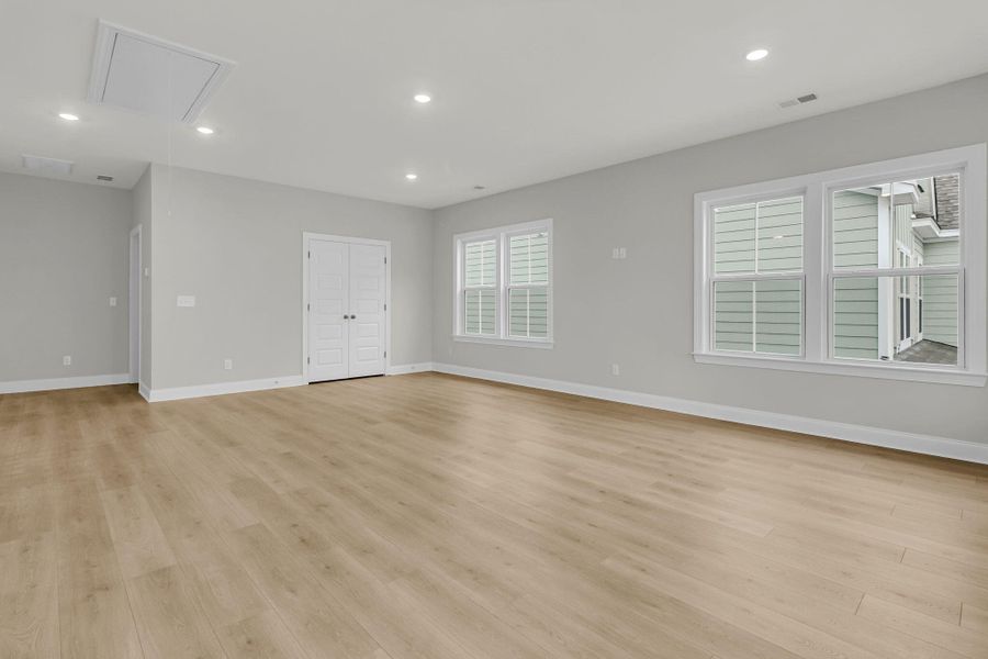 Spacious, unfurnished interior of a new home in Tidewater at Lakes of Cane Bay, Summerville (Image 38).