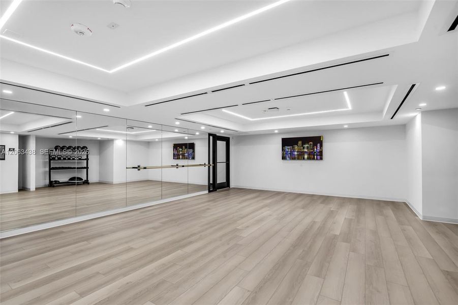 Spacious, unfurnished interior of a new home in , Miami (Image 26).