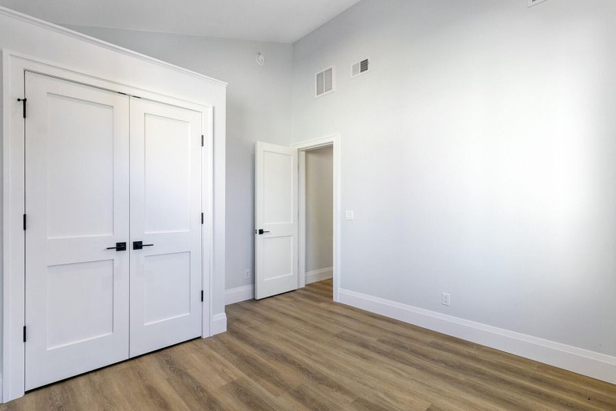 Spacious, unfurnished interior of a new home in , Charleston (Image 24).