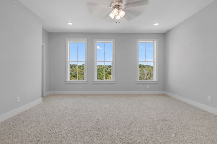 Spacious, unfurnished interior of a new home in Echo Park, Suwanee (Image 33).
