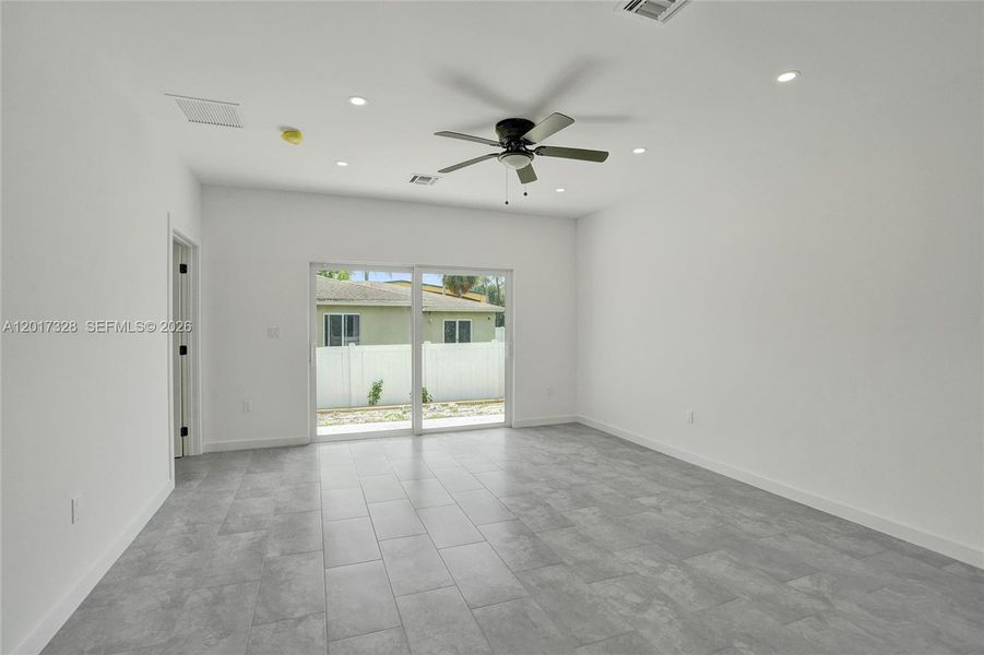 Spacious, unfurnished interior of a new home in , Fort Lauderdale (Image 38).