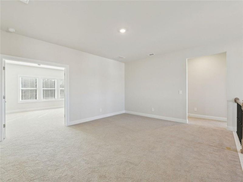 Spacious, unfurnished interior of a new home in River Pointe, Monroe (Image 14).