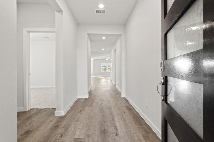 Spacious, unfurnished interior of a new home in Woodshore, Clute (Image 17).