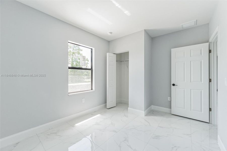 Spacious, unfurnished interior of a new home in , Lehigh Acres (Image 21).
