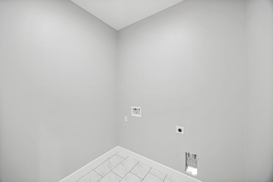 Spacious, unfurnished interior of a new home in , Splendora (Image 23).